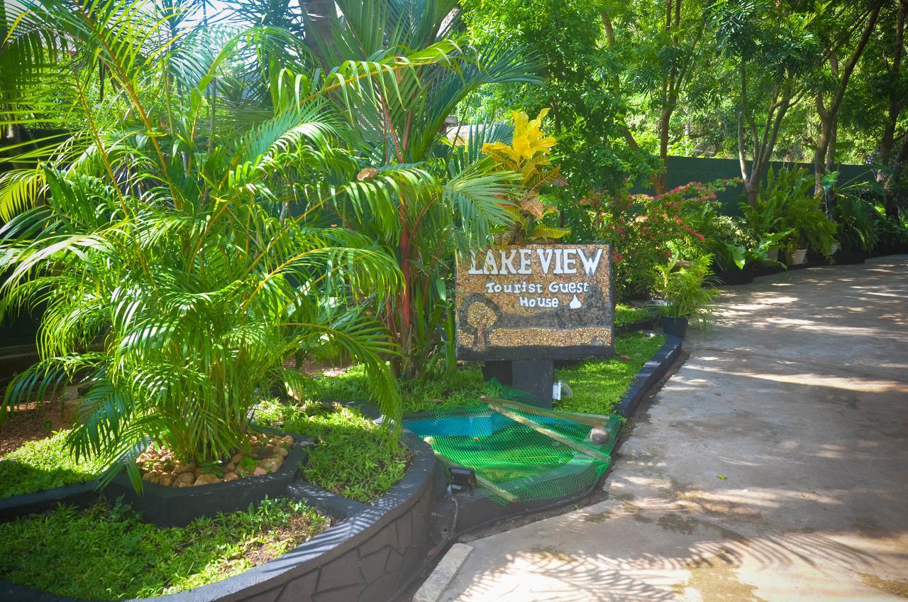 Lake View The Tourist Guest House Holambra Exterior foto