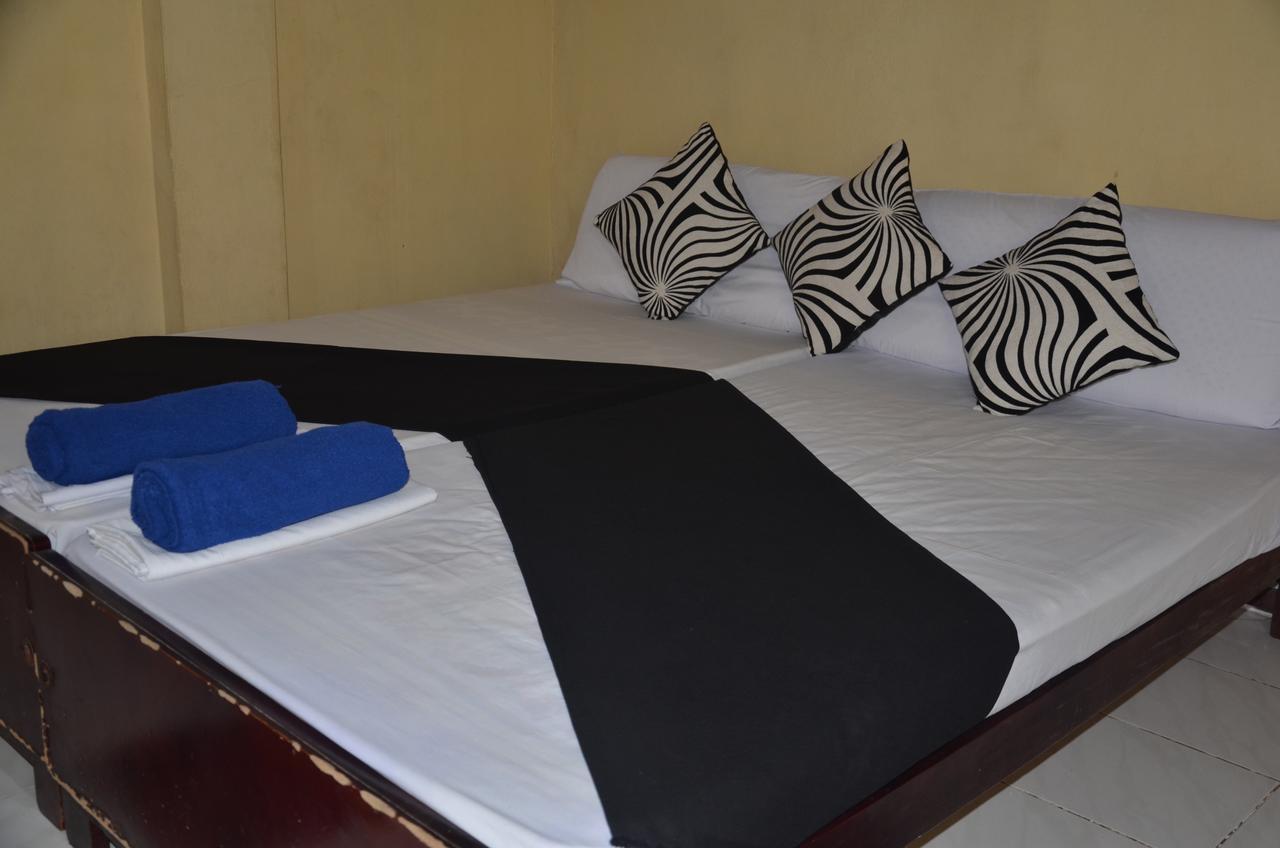 Lake View The Tourist Guest House Holambra Exterior foto
