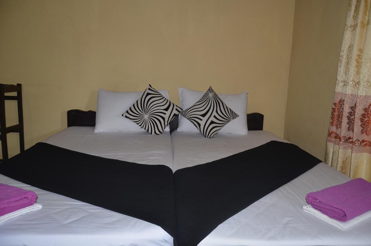 Lake View The Tourist Guest House Holambra Exterior foto
